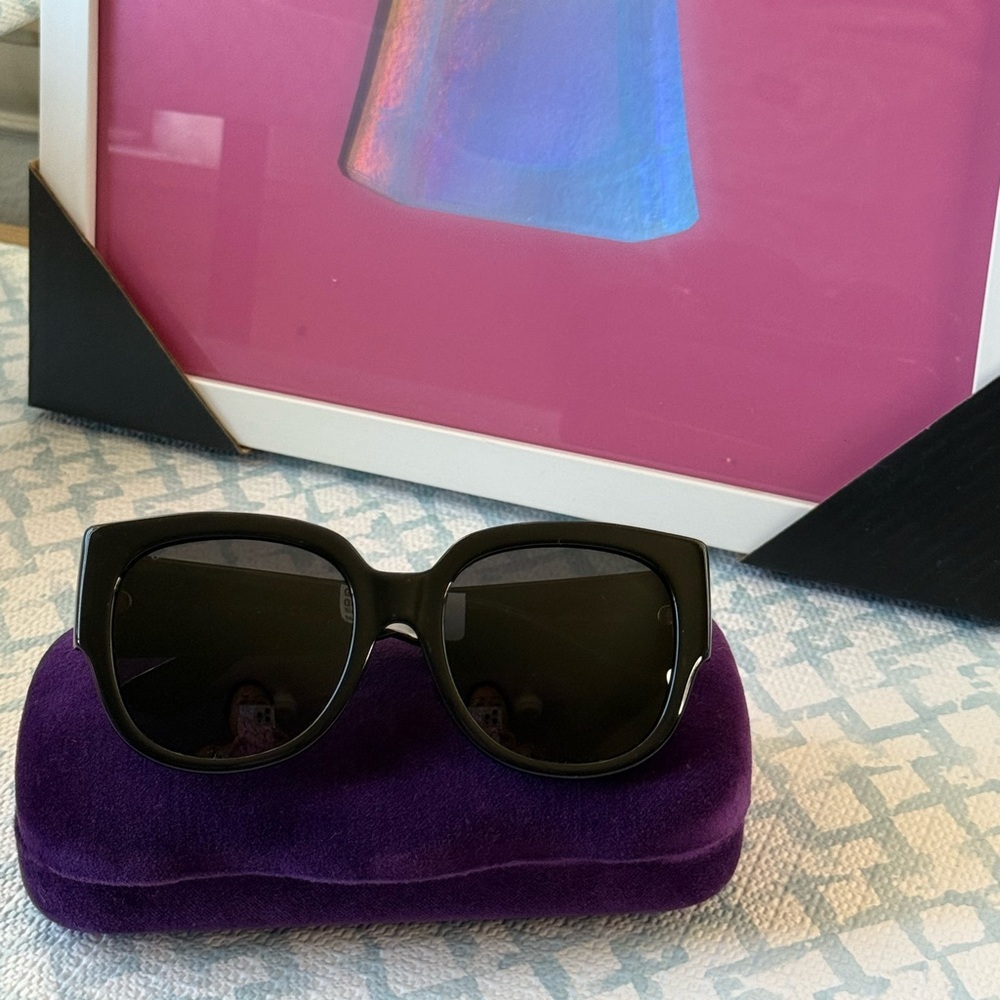 Gucci Women's Black Gradient Sunglasses - Picture 4 of 9